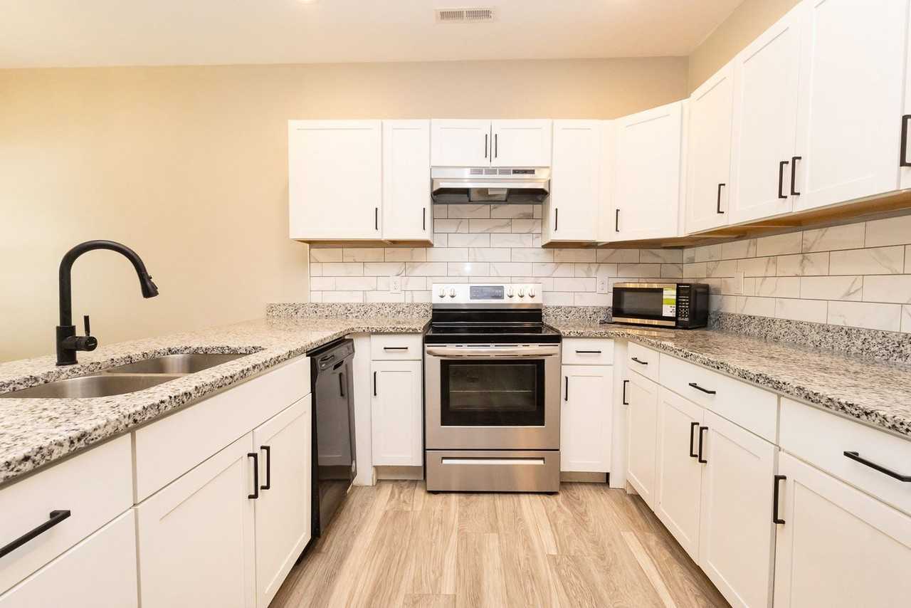 18 Michigan Ln #2 - Photo 5 of 38