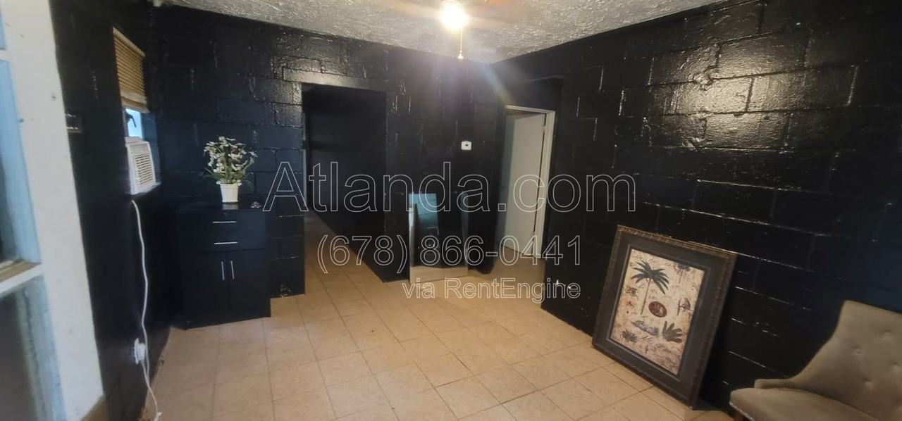 1176 Garibaldi St Sw - Photo 2 of 7