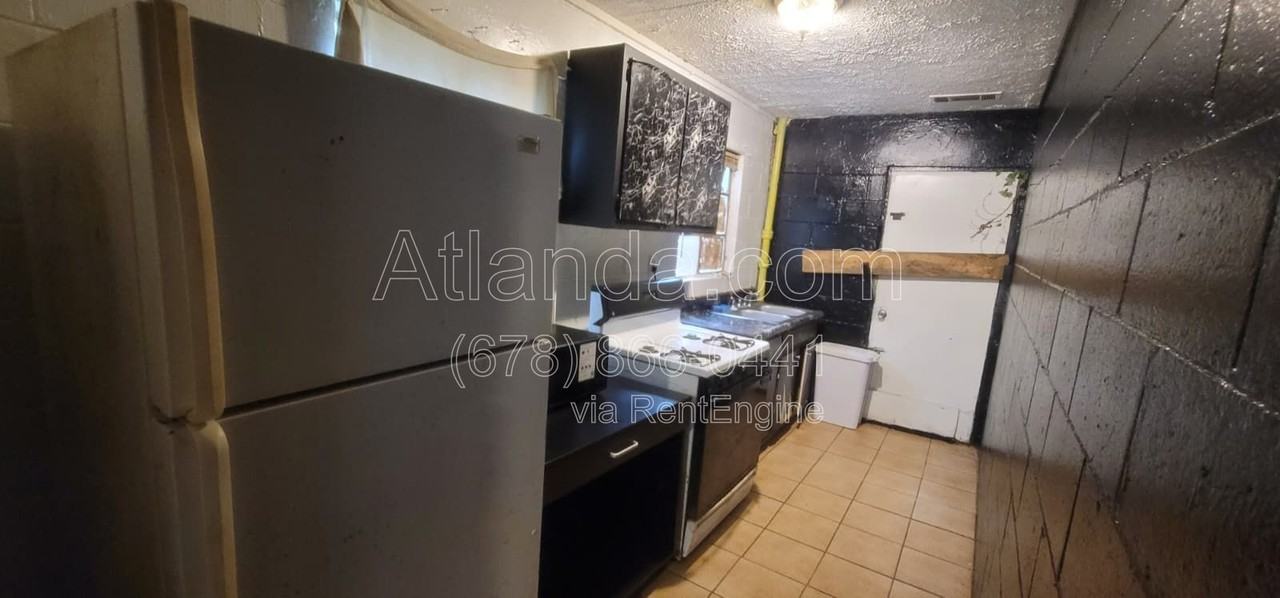 1176 Garibaldi St Sw - Photo 4 of 7