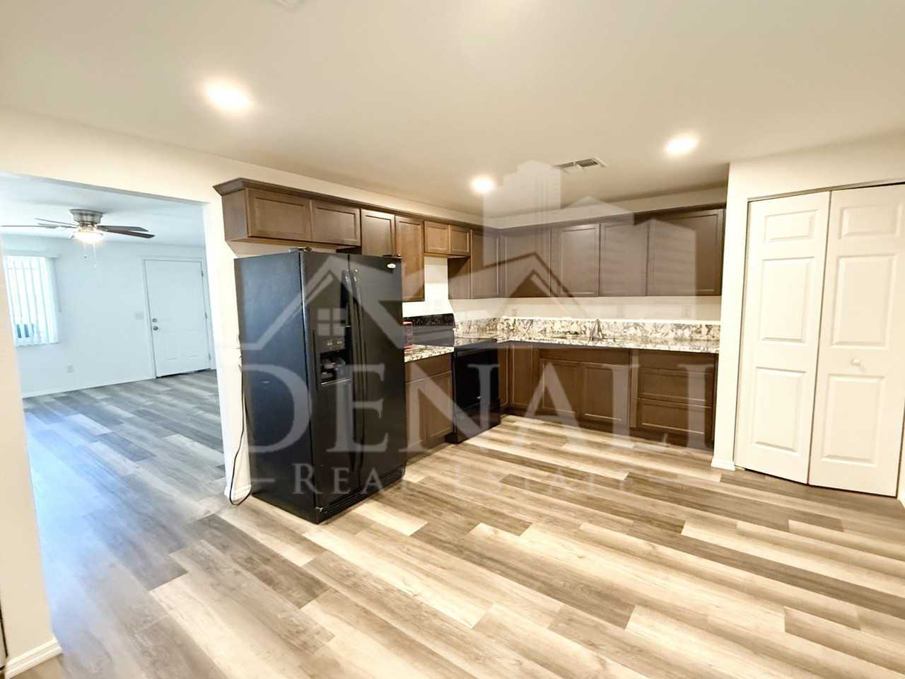 2027 N 66th Dr - Photo 7 of 17