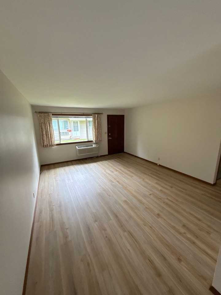 1351 Fir St S - Photo 5 of 14