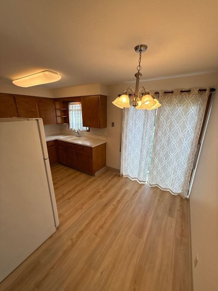1351 Fir St S - Photo 6 of 14