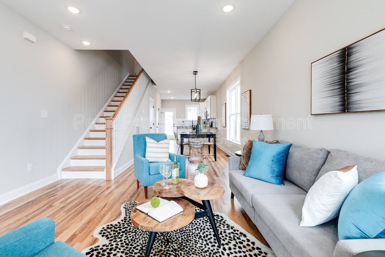 3204 Delaware Ave - Photo 5 of 40