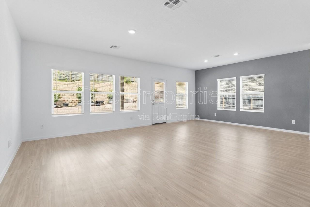 31821 Nimbus Dr - Photo 5 of 41