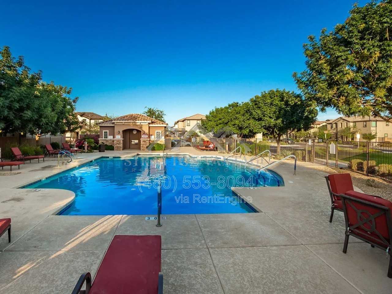 11689 N 166th Dr - Photo 4 of 50