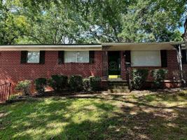 featured image of 1009 Rosedale Dr