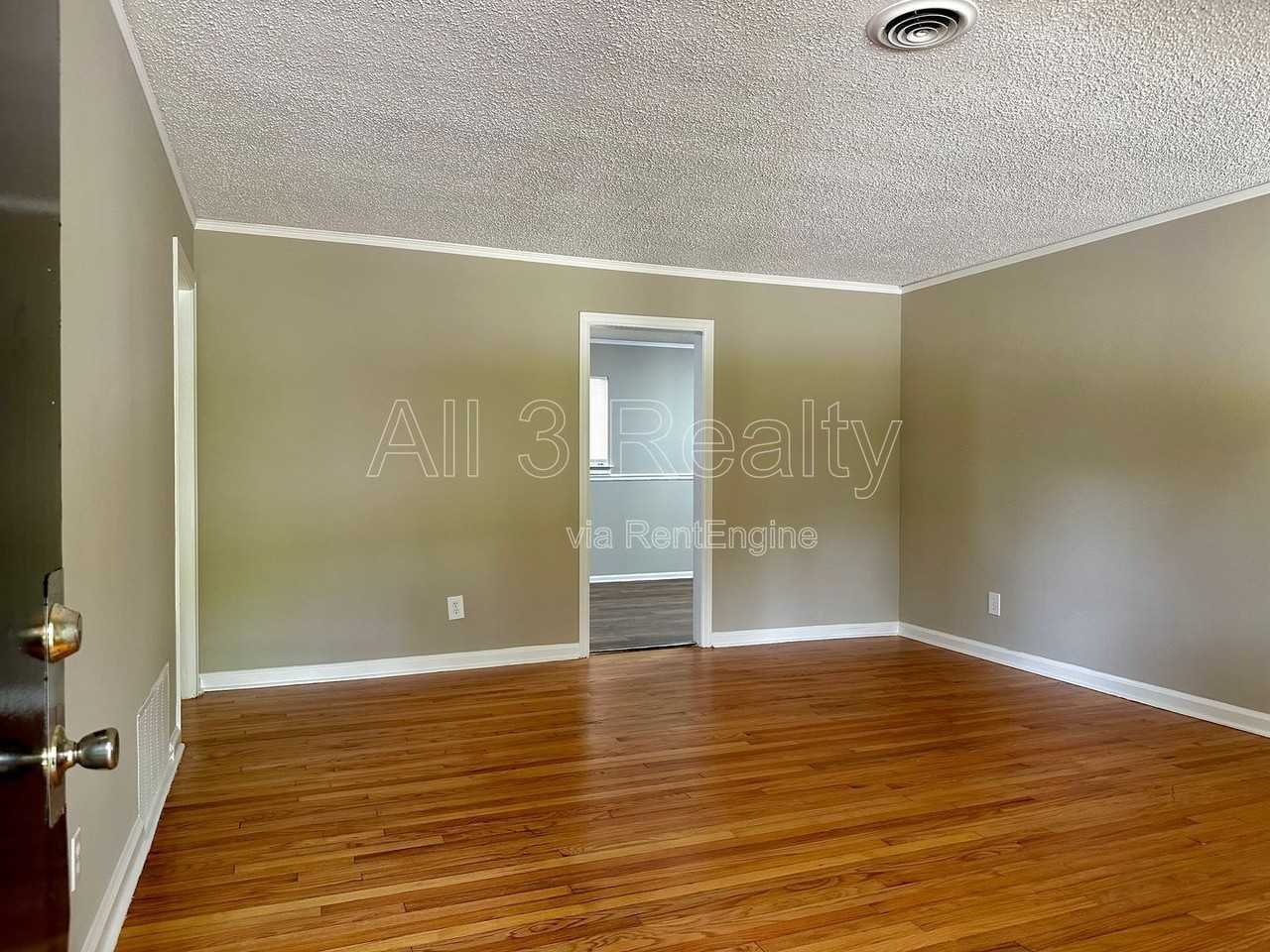 1009 Rosedale Dr - Photo 6 of 38