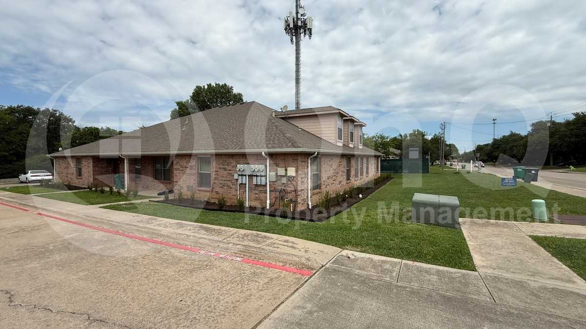 2335 N Elm St #1 - Photo 3 of 23
