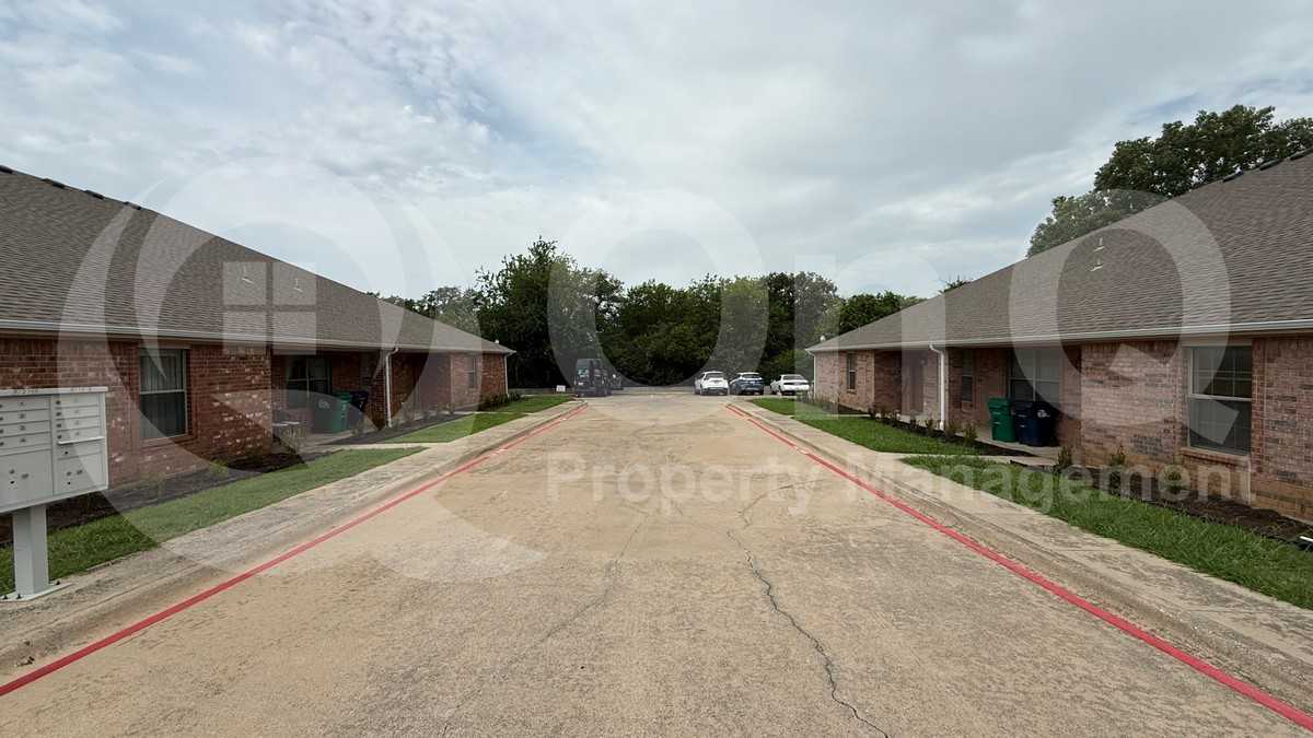 2335 N Elm St #1 - Photo 7 of 23