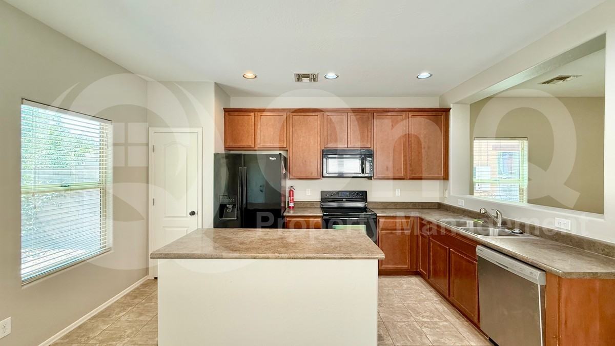 17085 N 184th Ln - Photo 5 of 24