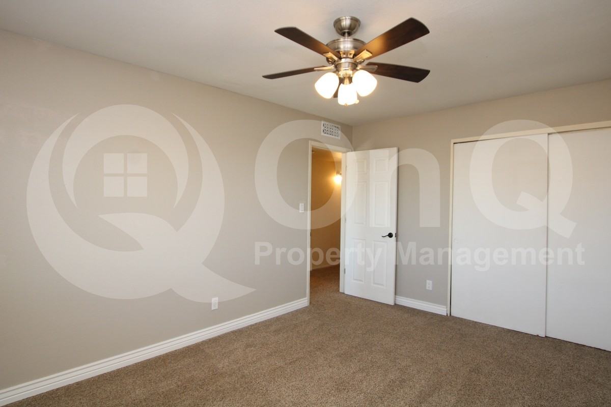 4601 E Southgate Ave - Photo 5 of 12
