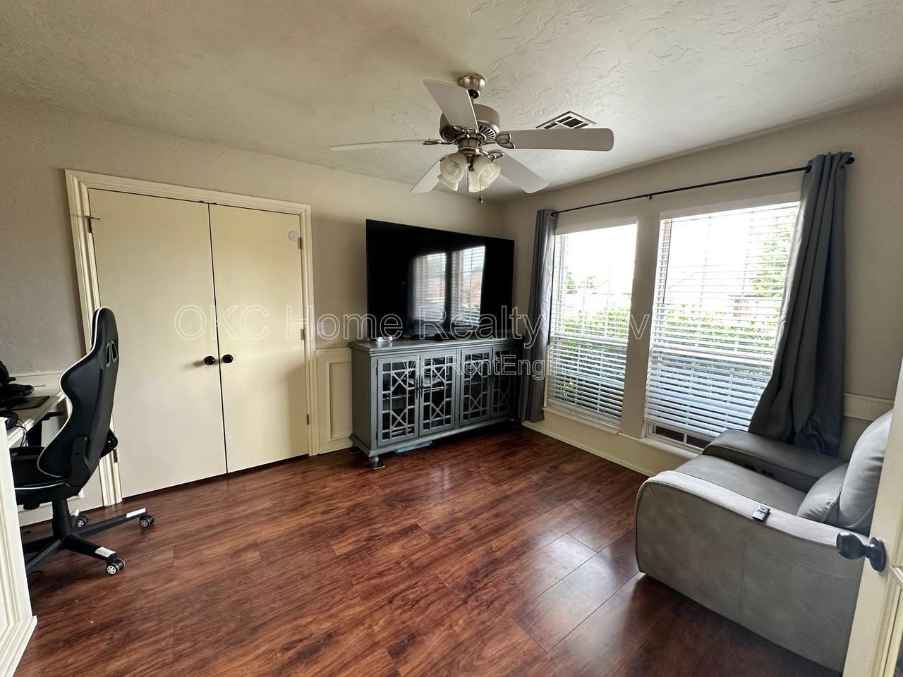 1440 W Agate Way - Photo 2 of 23