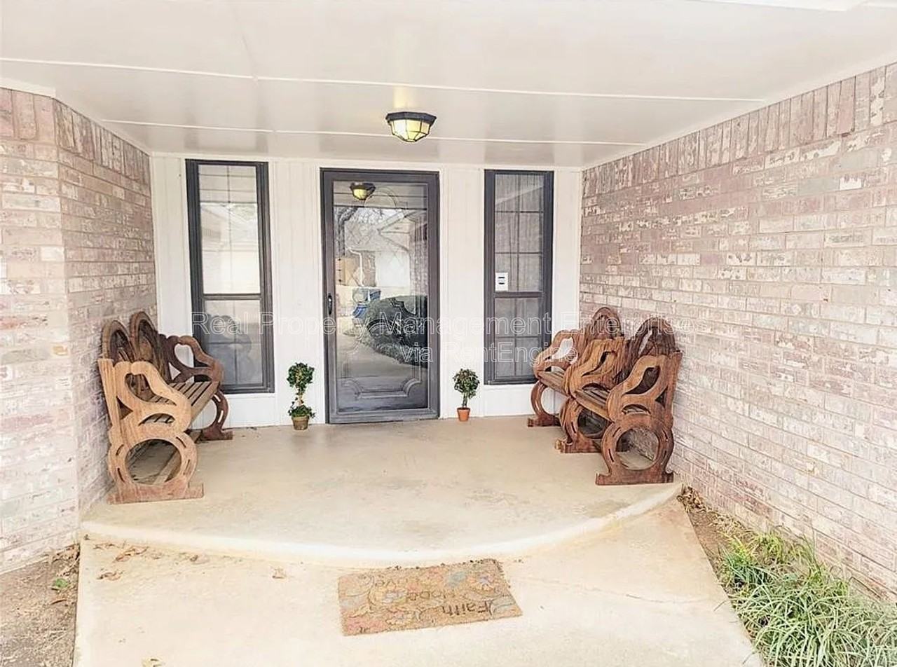 1336 Sw 109th Pl - Photo 2 of 23