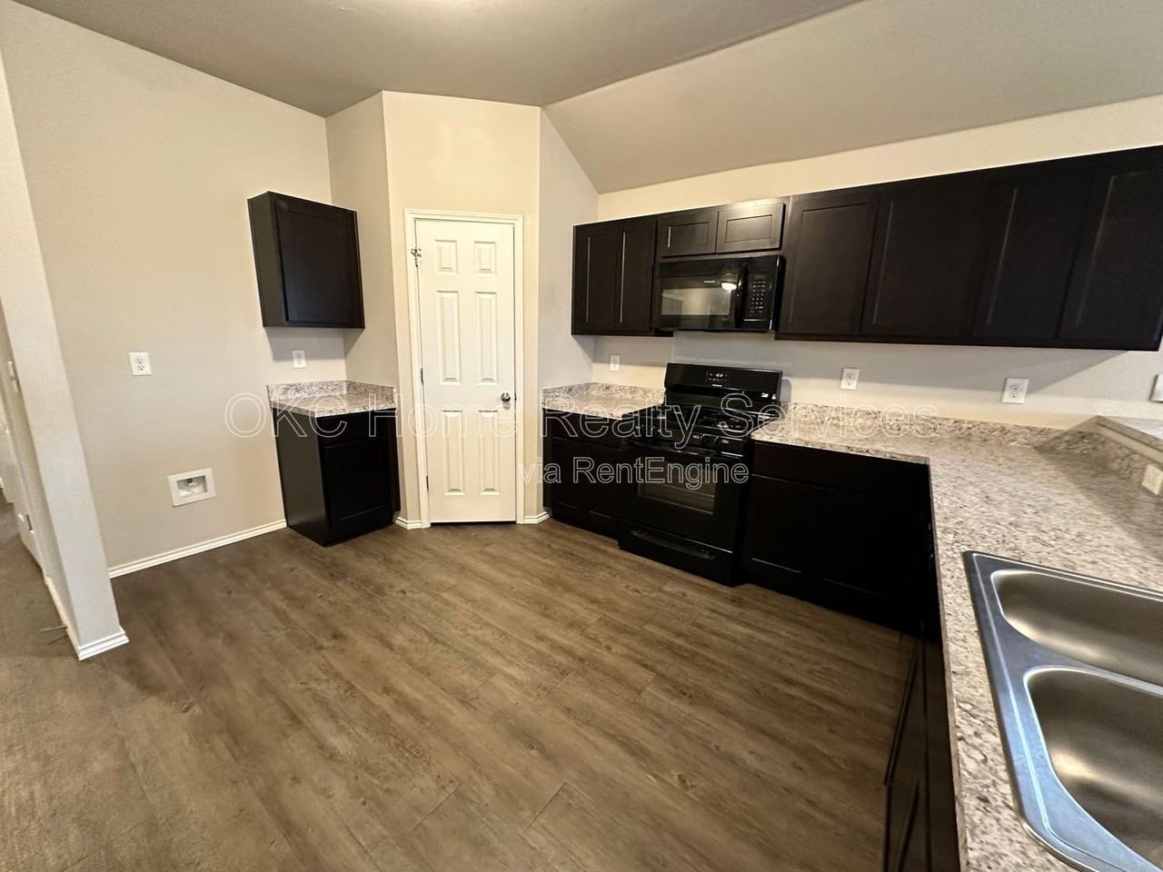 9913 Rattlesnake Ln - Photo 6 of 27