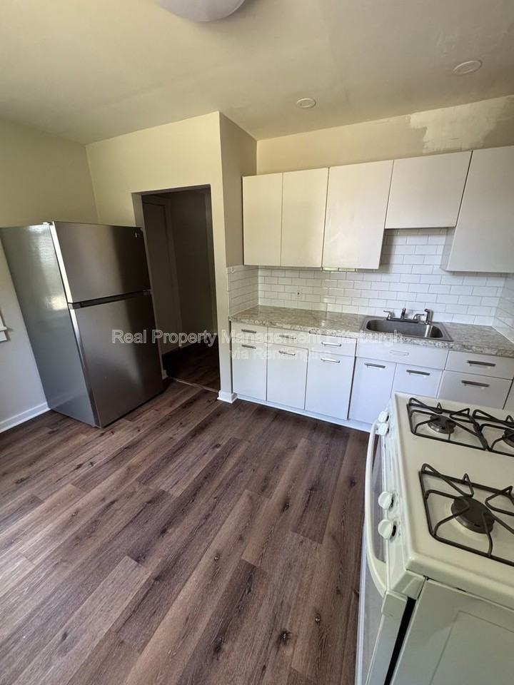 126 Earl St - Photo 5 of 13