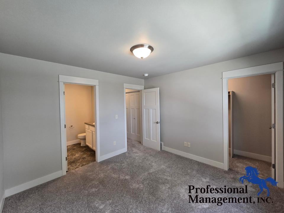 933 Kingston Ave - Photo 5 of 10