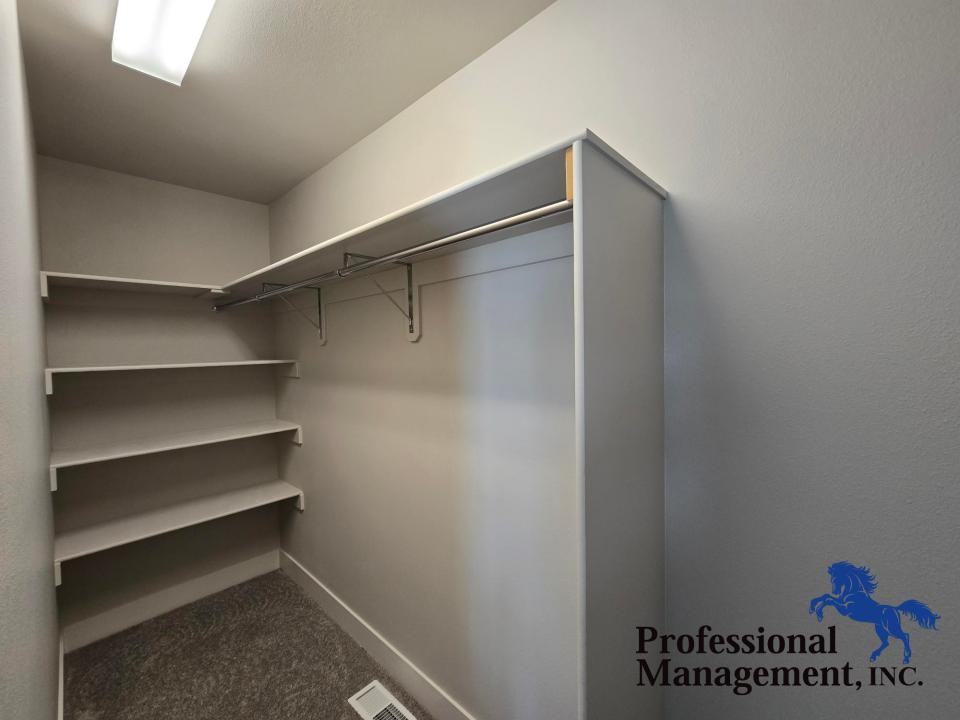 933 Kingston Ave - Photo 7 of 10