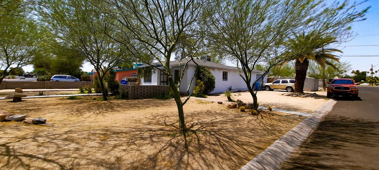 1804 W Roma Ave - Photo 3 of 10