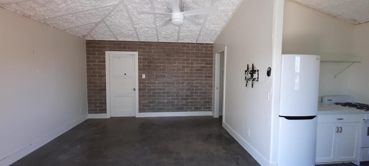 1804 W Roma Ave - Photo 5 of 10