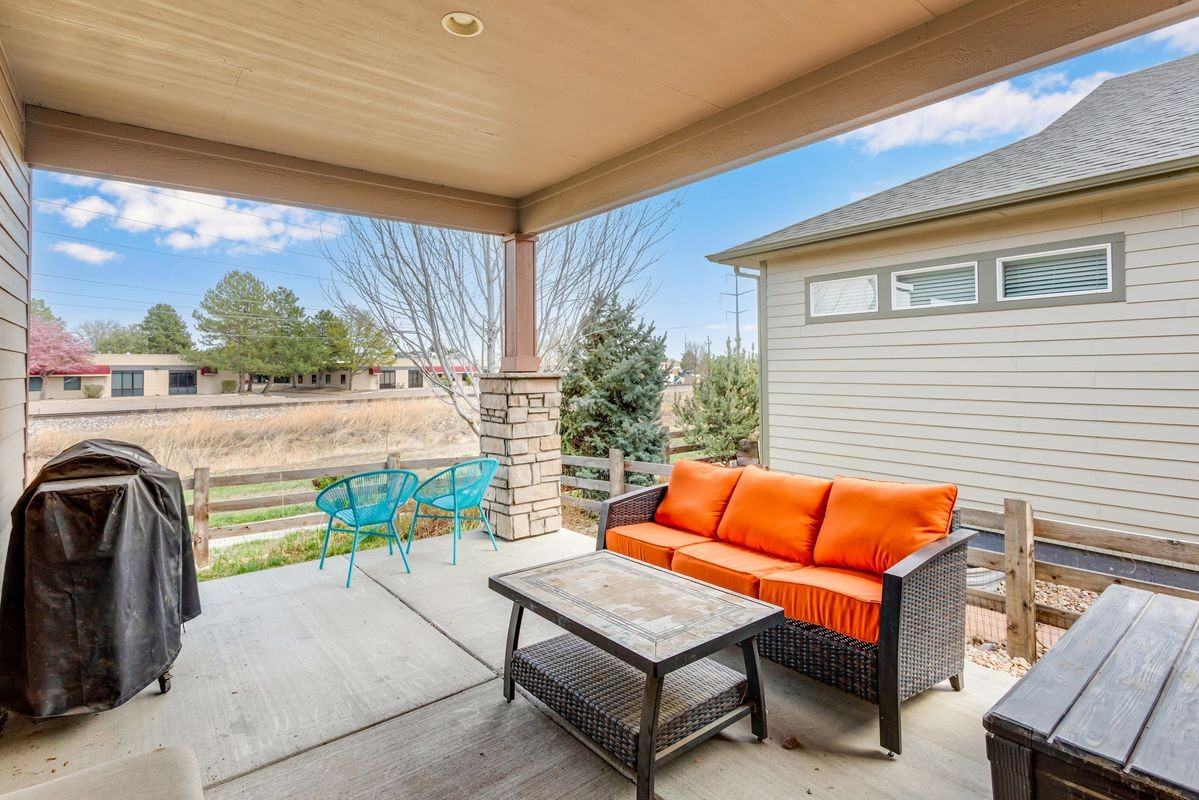 2068 Cutting Horse Dr - Photo 3 of 40