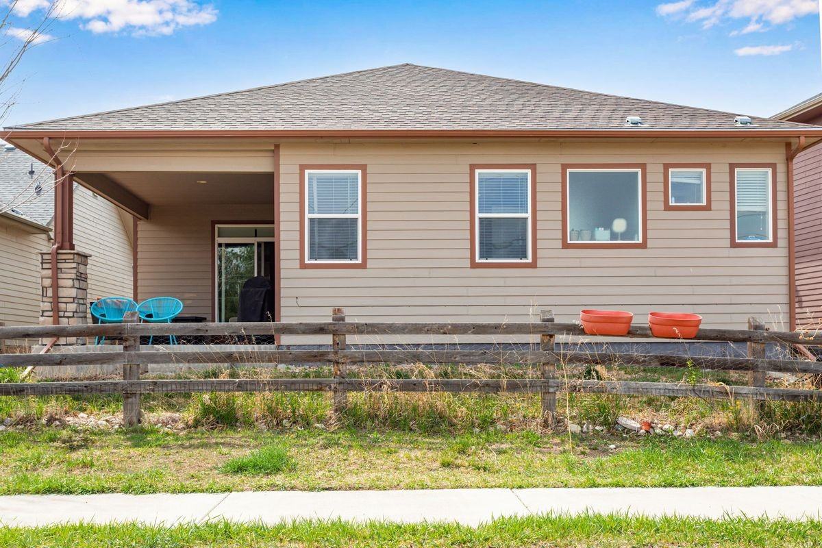 2068 Cutting Horse Dr - Photo 4 of 40