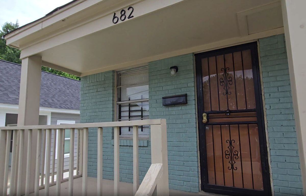 682 Boston St - Photo 2 of 7