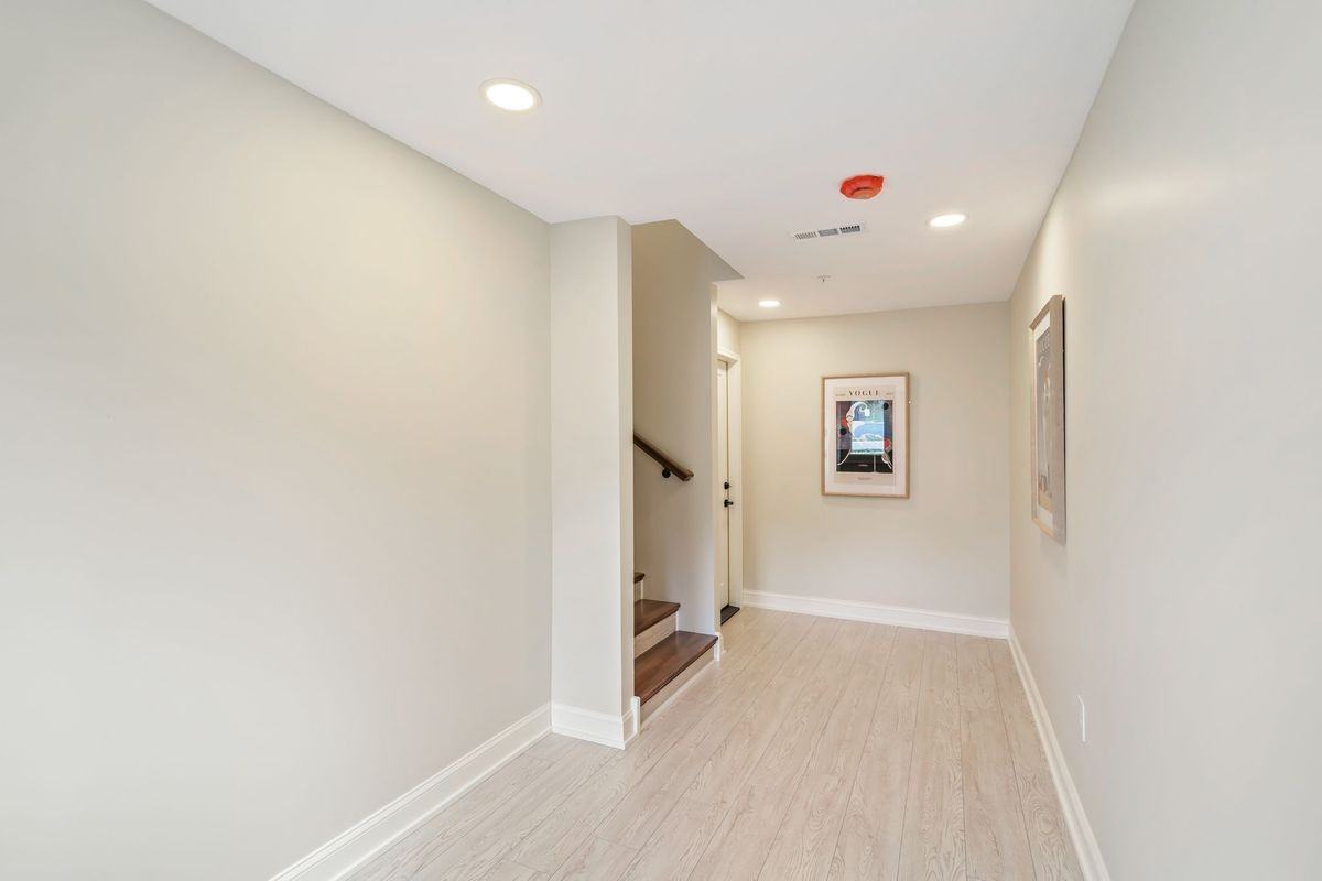 100 E Tennessee Ave ##102 - Photo 7 of 21