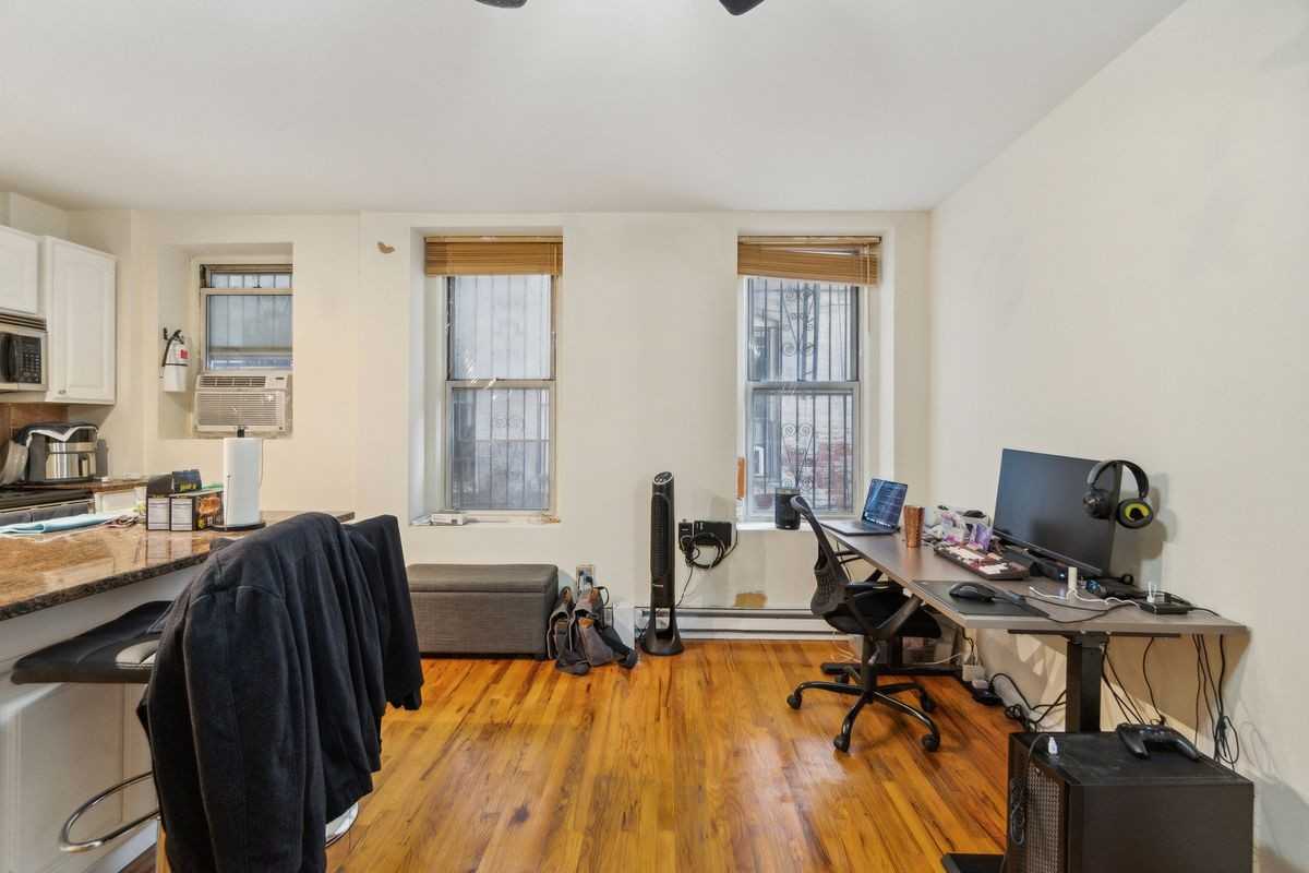 318 Hudson St ##B - Photo 2 of 3