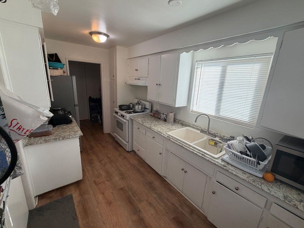 531 Erwin St - Photo 3 of 7
