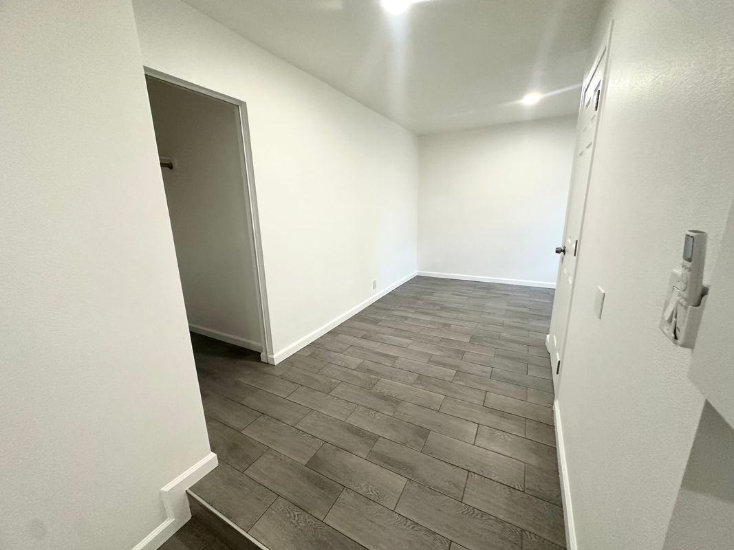 908 N Orange St ##B - Photo 2 of 7