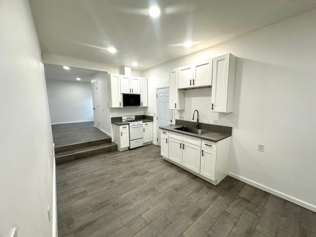 908 N Orange St ##B - Photo 5 of 7