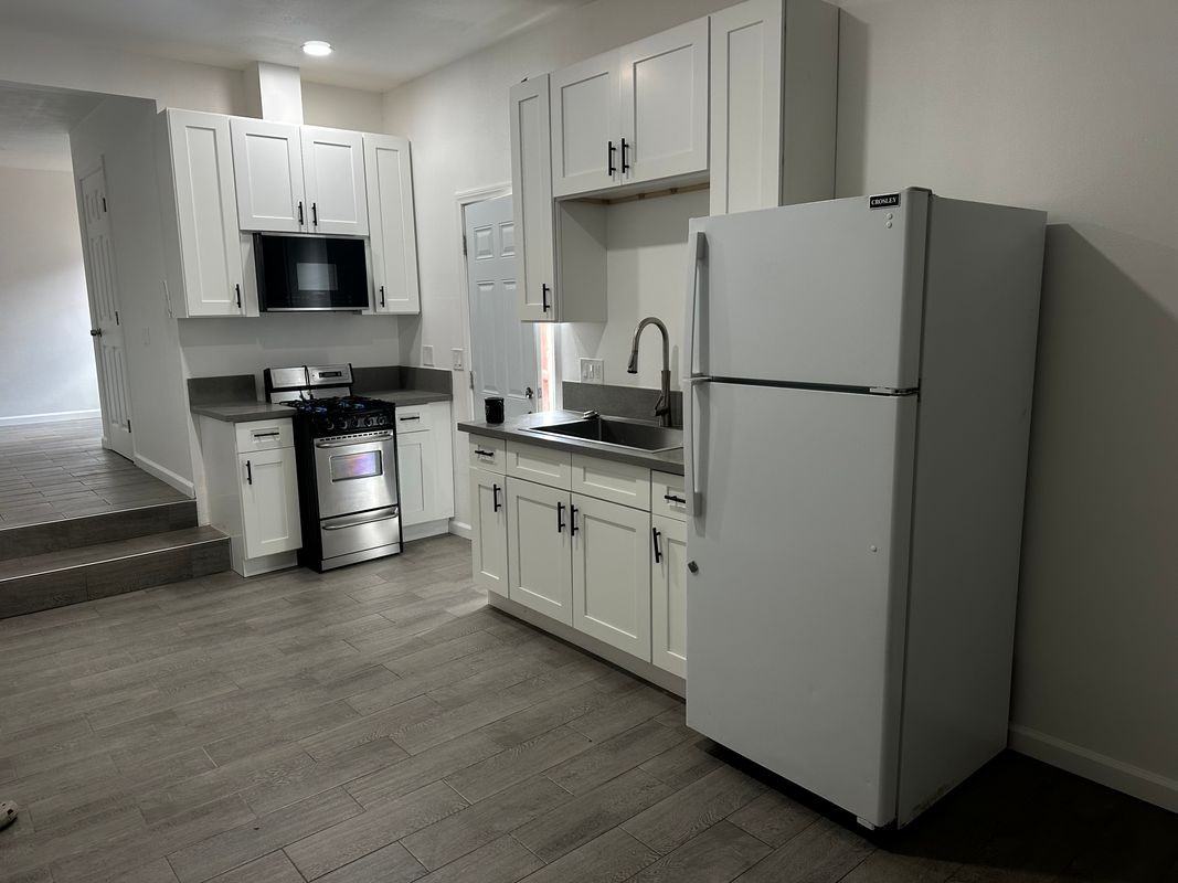 908 N Orange St ##B - Photo 6 of 7