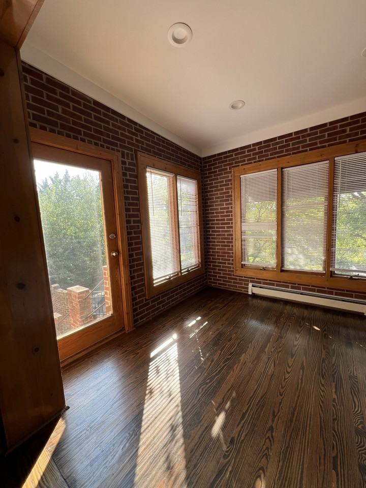 2313 2311/2 Avenham Ave Sw #2313 - Photo 4 of 11
