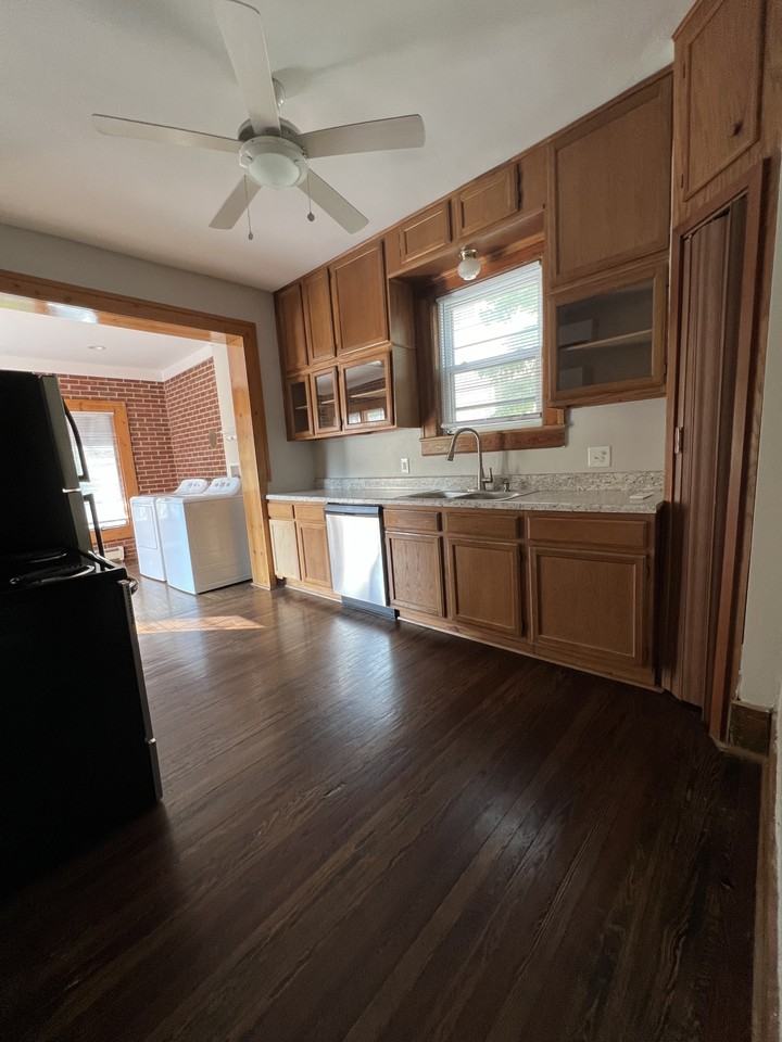 2313 2311/2 Avenham Ave Sw #2313 - Photo 3 of 11