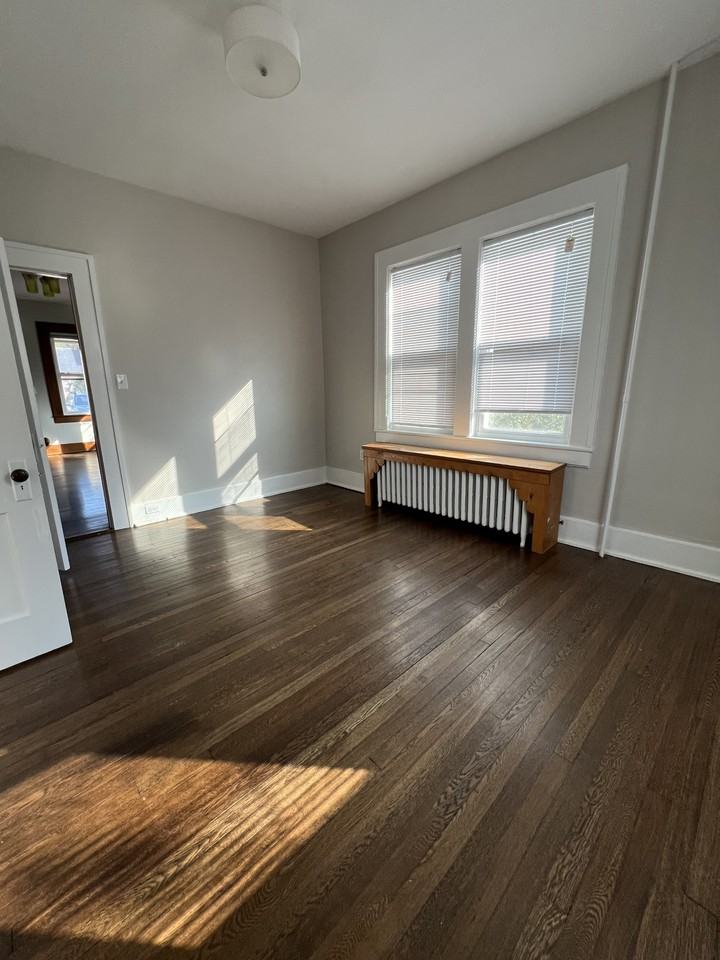 2313 2311/2 Avenham Ave Sw #2313 - Photo 2 of 11