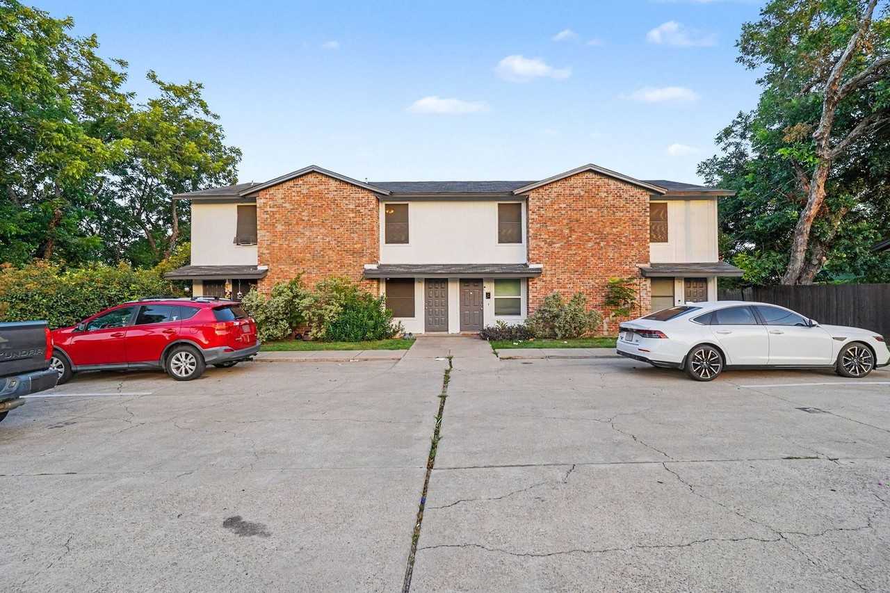 3301 Aurora St