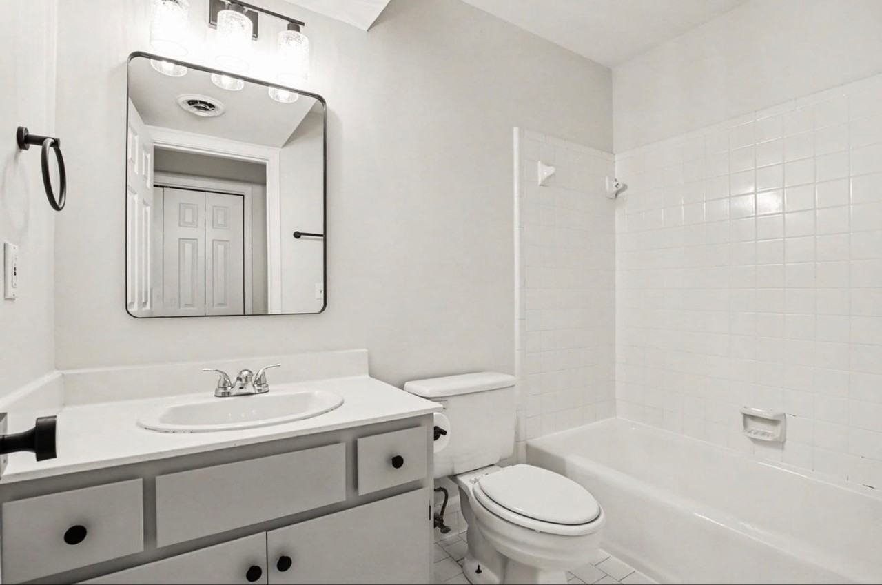 213 Hillsboro Pl - Photo 5 of 18