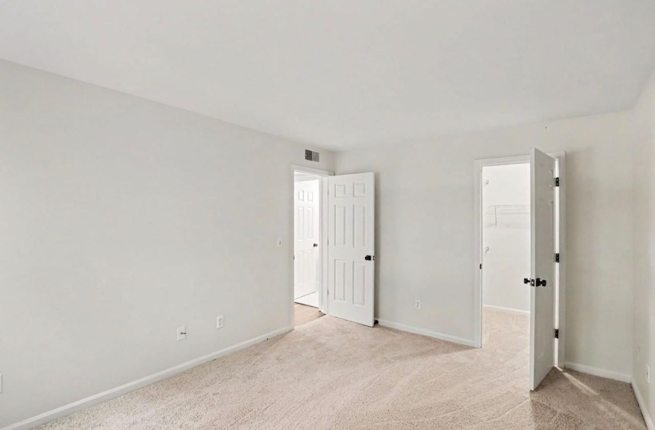 213 Hillsboro Pl - Photo 7 of 18