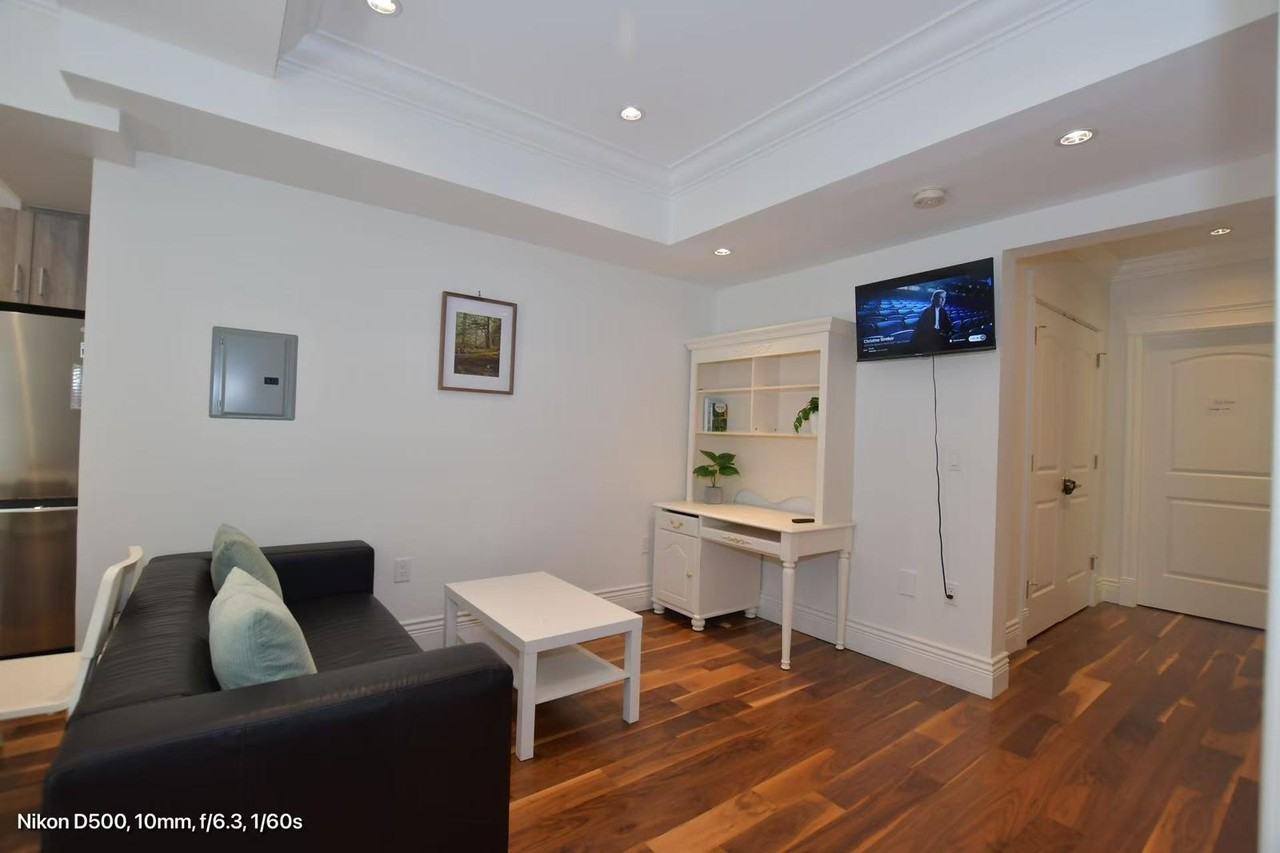 1151 West 21st Street - Photo 5 of 19