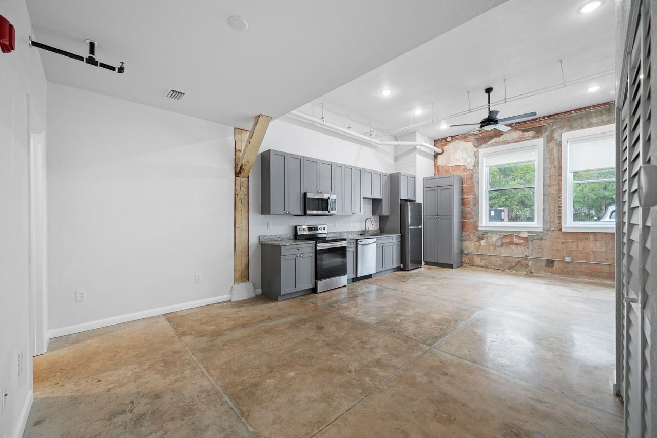 Modern, Industrial Flats in Tampa Heights - Photo 5 of 13