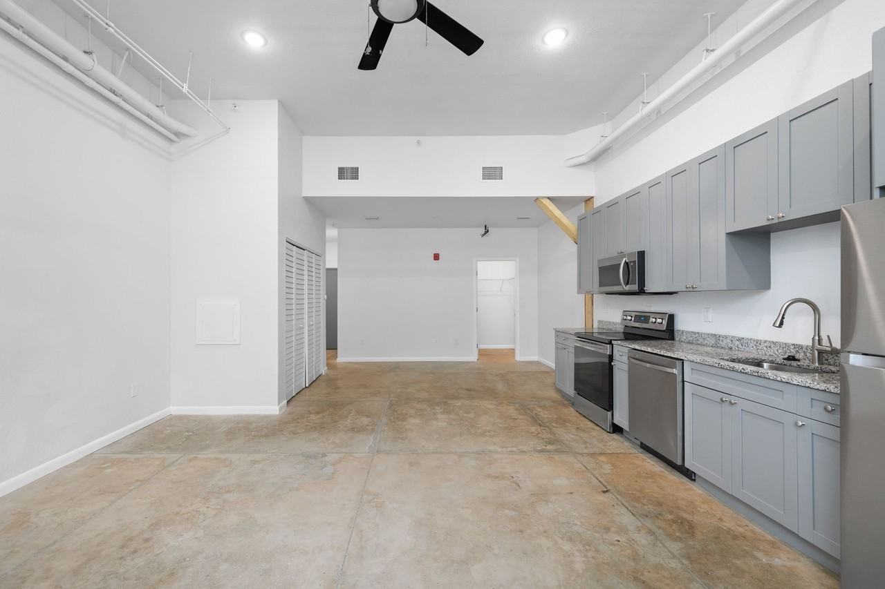 Modern, Industrial Flats in Tampa Heights - Photo 6 of 13