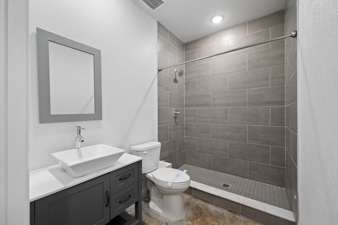 Modern, Industrial Flats in Tampa Heights - Photo 7 of 13