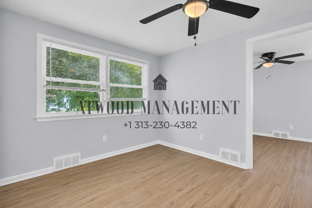 8283 Vaughan St - Photo 2 of 15