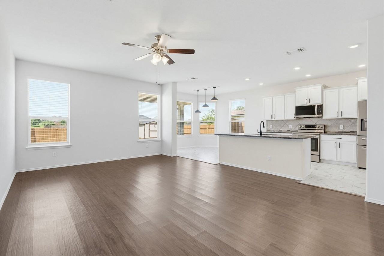 904 Garden Green Dr - Photo 3 of 21