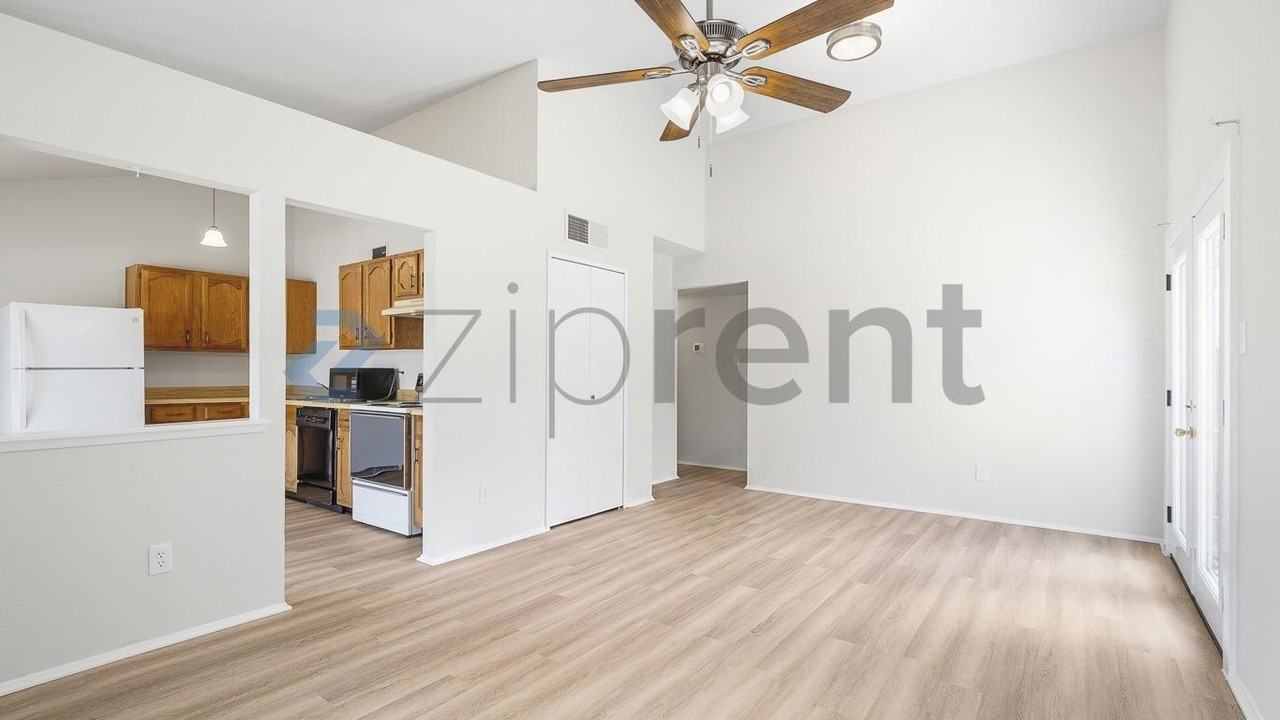 24010 Four Sixes Ln - Photo 6 of 11