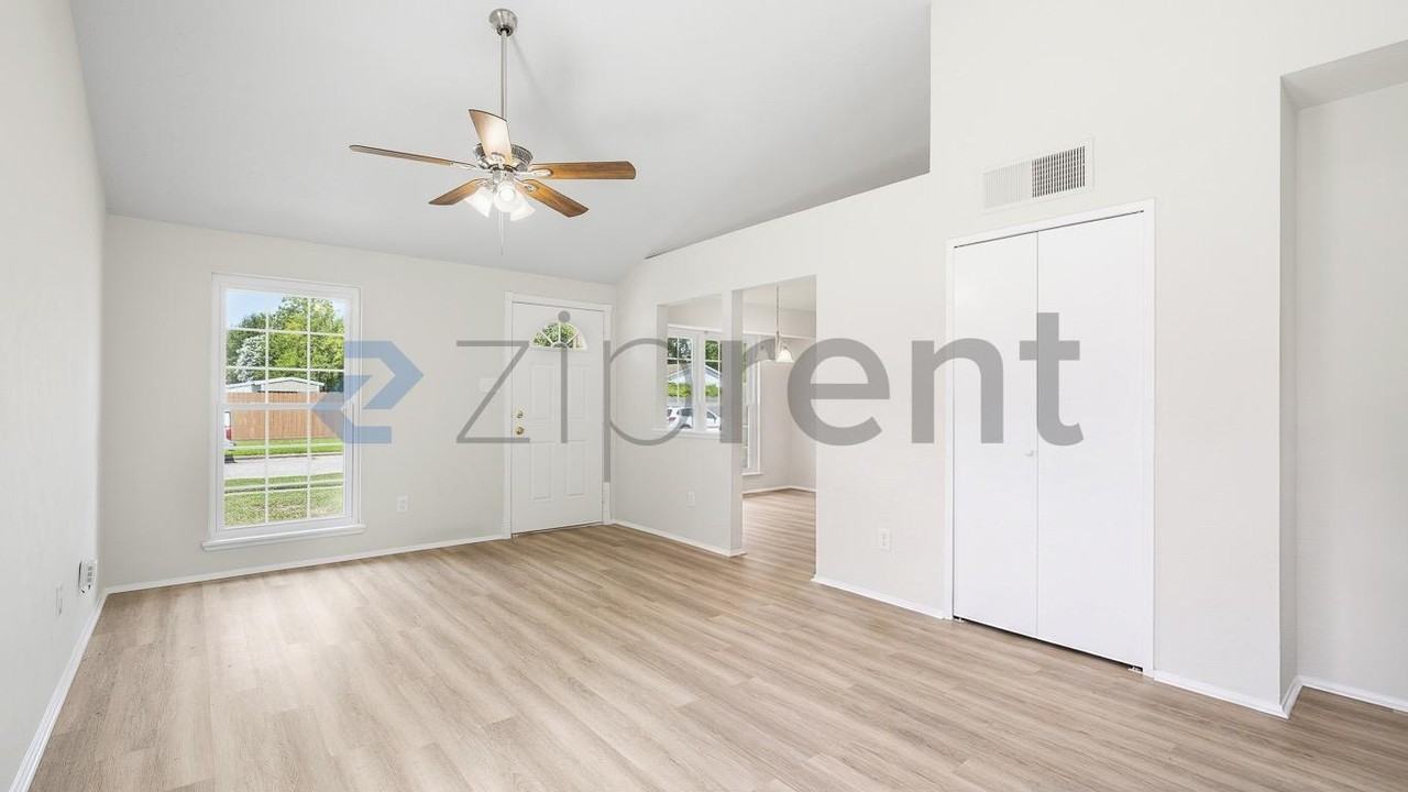 24010 Four Sixes Ln - Photo 7 of 11