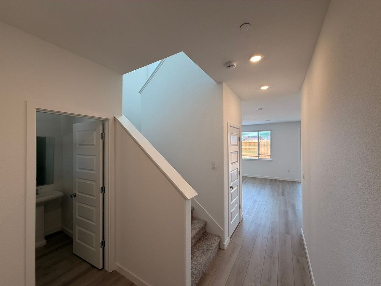 12629 Hereford Ave - Photo 5 of 37