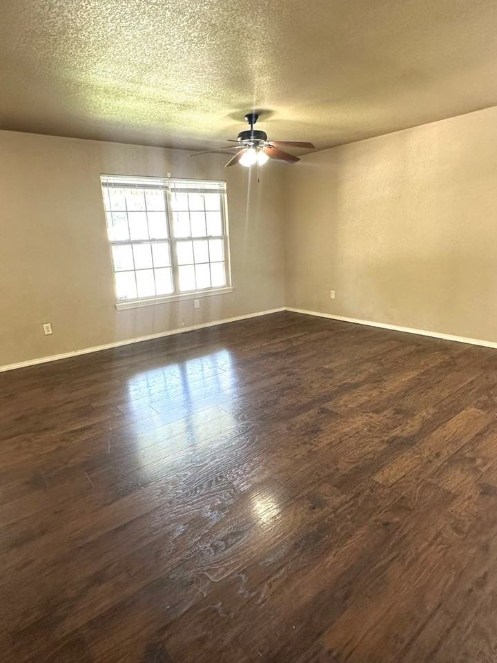 1024 E Caravan St - Photo 3 of 23