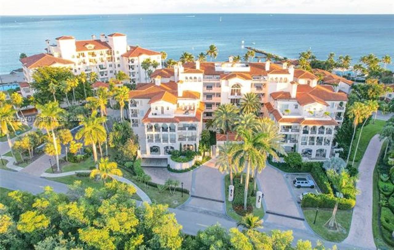 19211 Fisher Island Dr - Photo 3 of 30