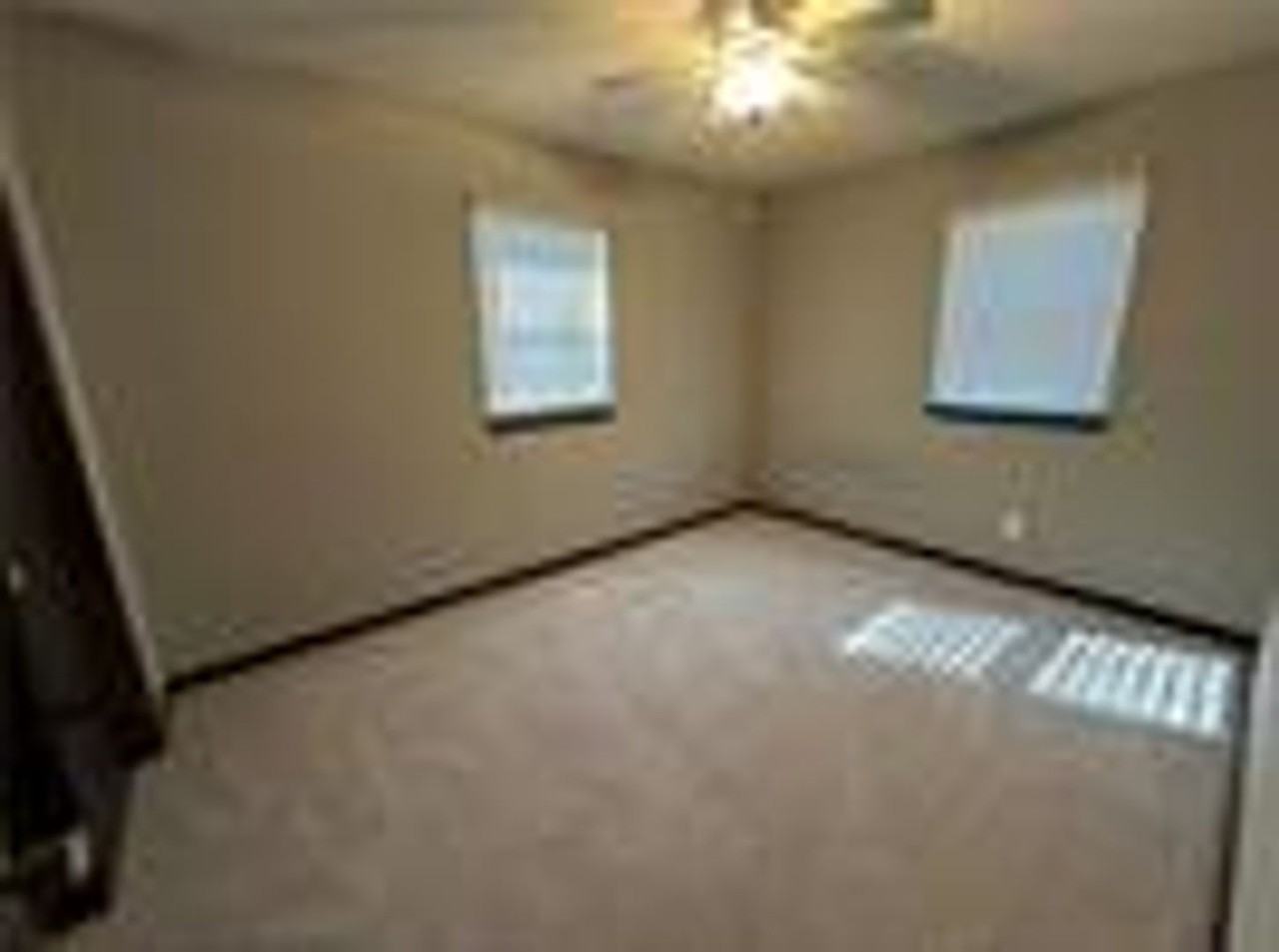 609 Steele Ct - Photo 4 of 9